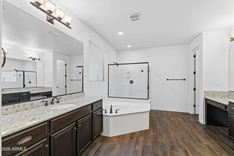 027__3710 E Blue Spruce Ln