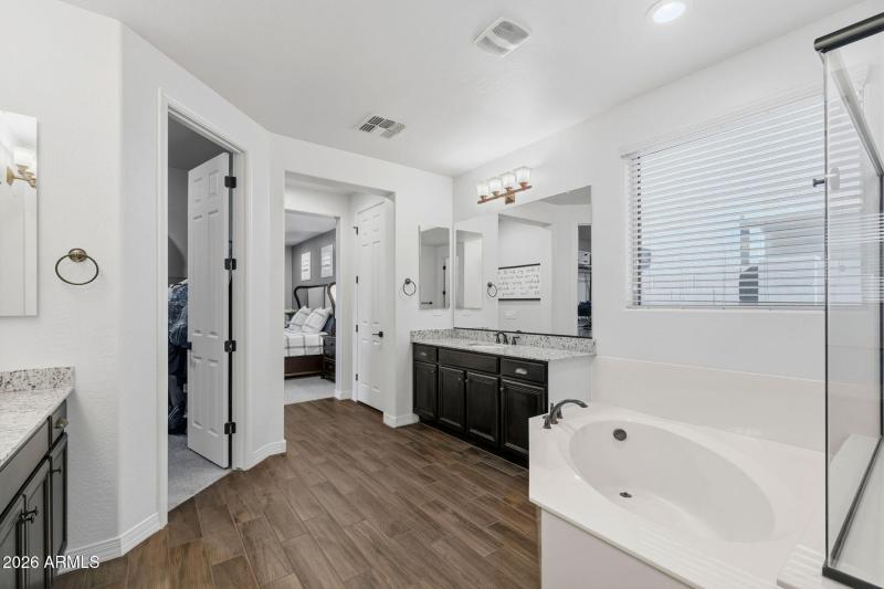 028__3710 E Blue Spruce Ln