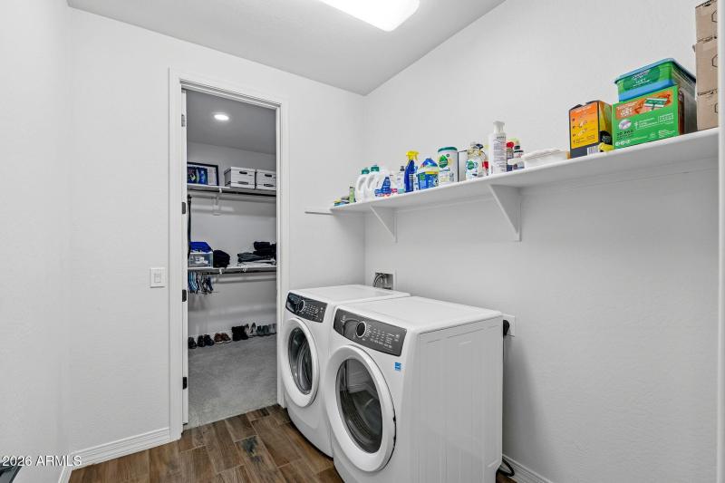 030__3710 E Blue Spruce Ln