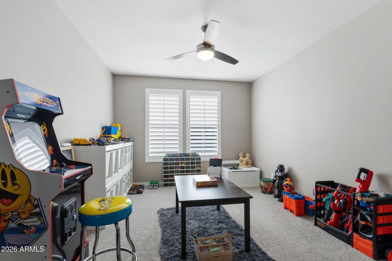 032__3710 E Blue Spruce Ln