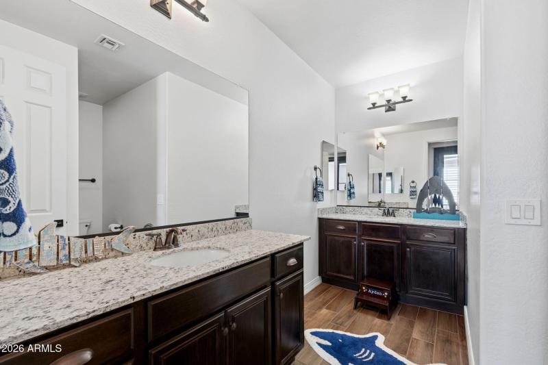 034__3710 E Blue Spruce Ln