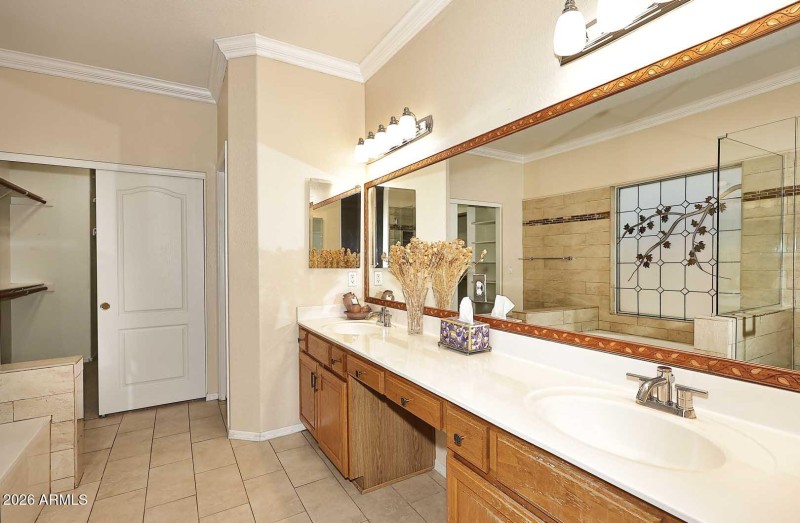 Primary Bath, Large Vanity, Dual Sinks