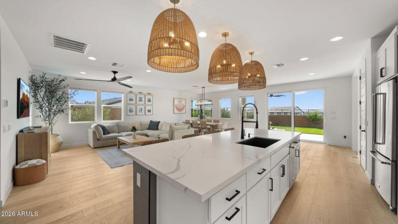 15-web-or-mls-Kitchen1