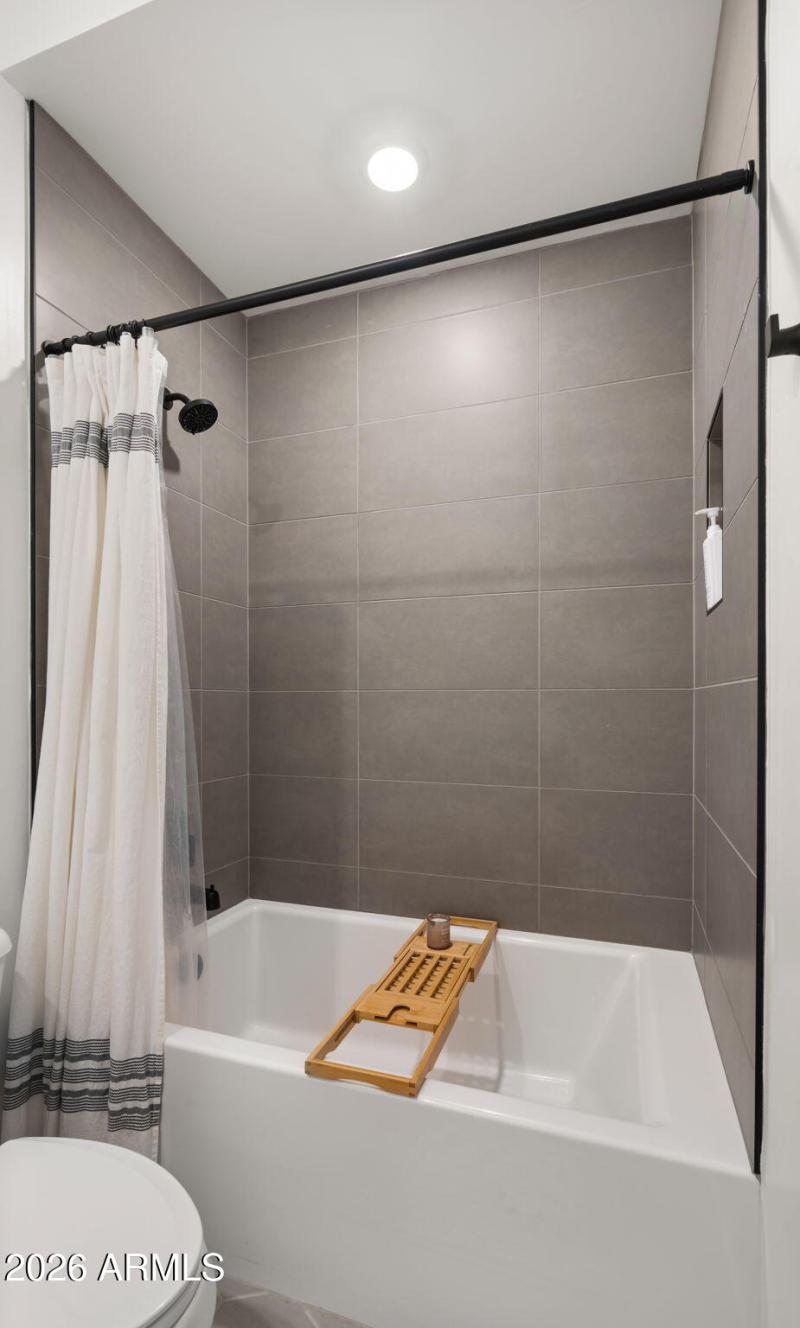 25-web-or-mls-Full Bathroom Two1