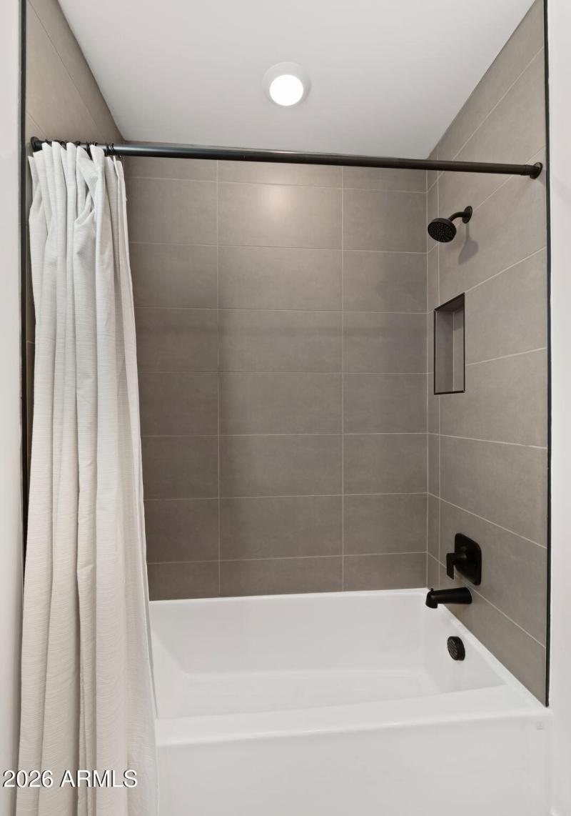 30-web-or-mls-Full Bathroom One3