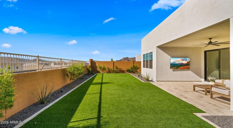 47-web-or-mls-Backyard1