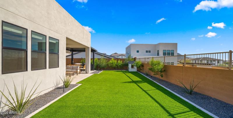 49-web-or-mls-Backyard2