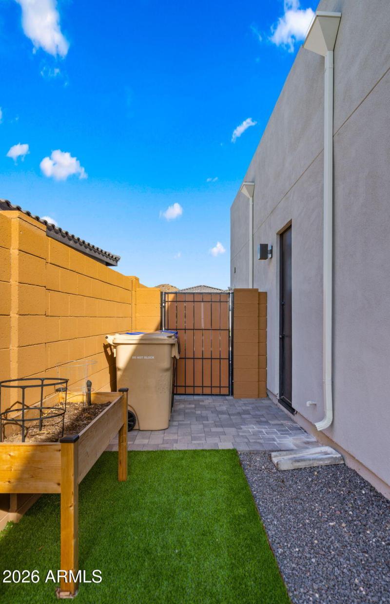 53-web-or-mls-Side yard3