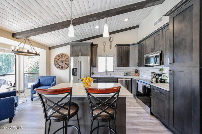 Kitchen Island/Quartz Counters