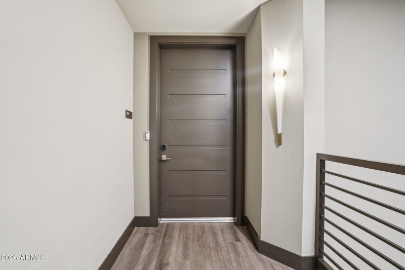 1-web-or-mls-E Deer Valley Dr-S1701-001