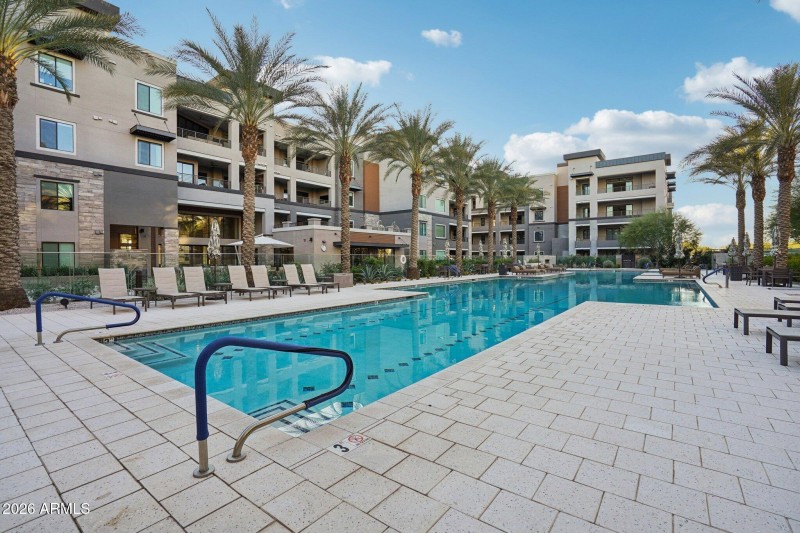 92-web-or-mls-E Deer Valley Dr-1701-932