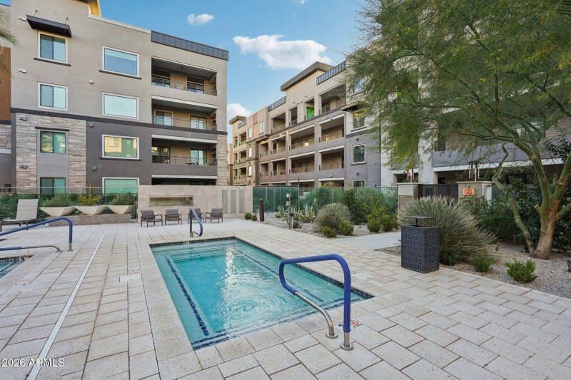 95-web-or-mls-E Deer Valley Dr-1701-935