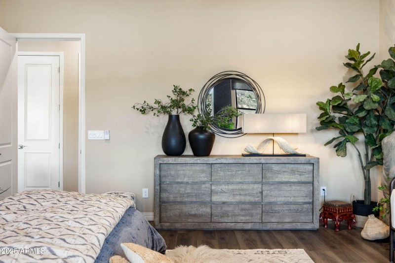 25-Primary Bedroom (5)