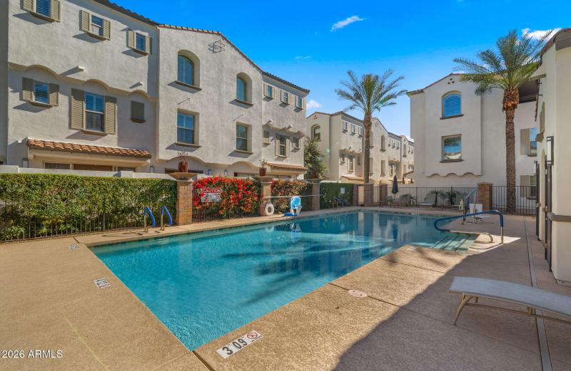 35-web-or-mls-Pool Space2