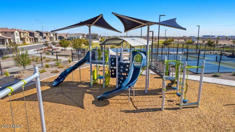 Parkside Los Cielos Community