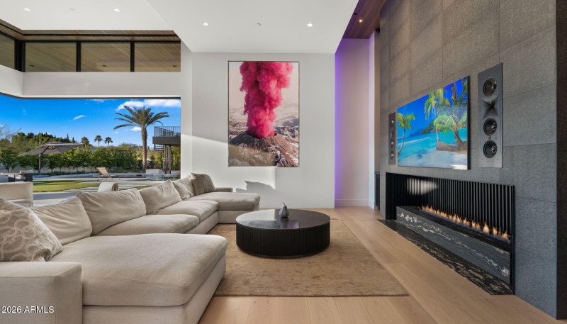 30-web-or-mls-Living Space5