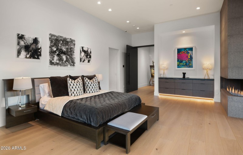 60-web-or-mls-Primary Bedroom5