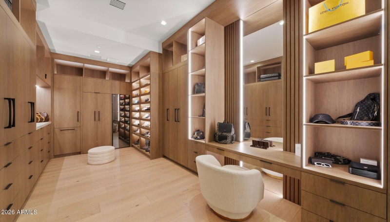 75-web-or-mls-Primary Closet3