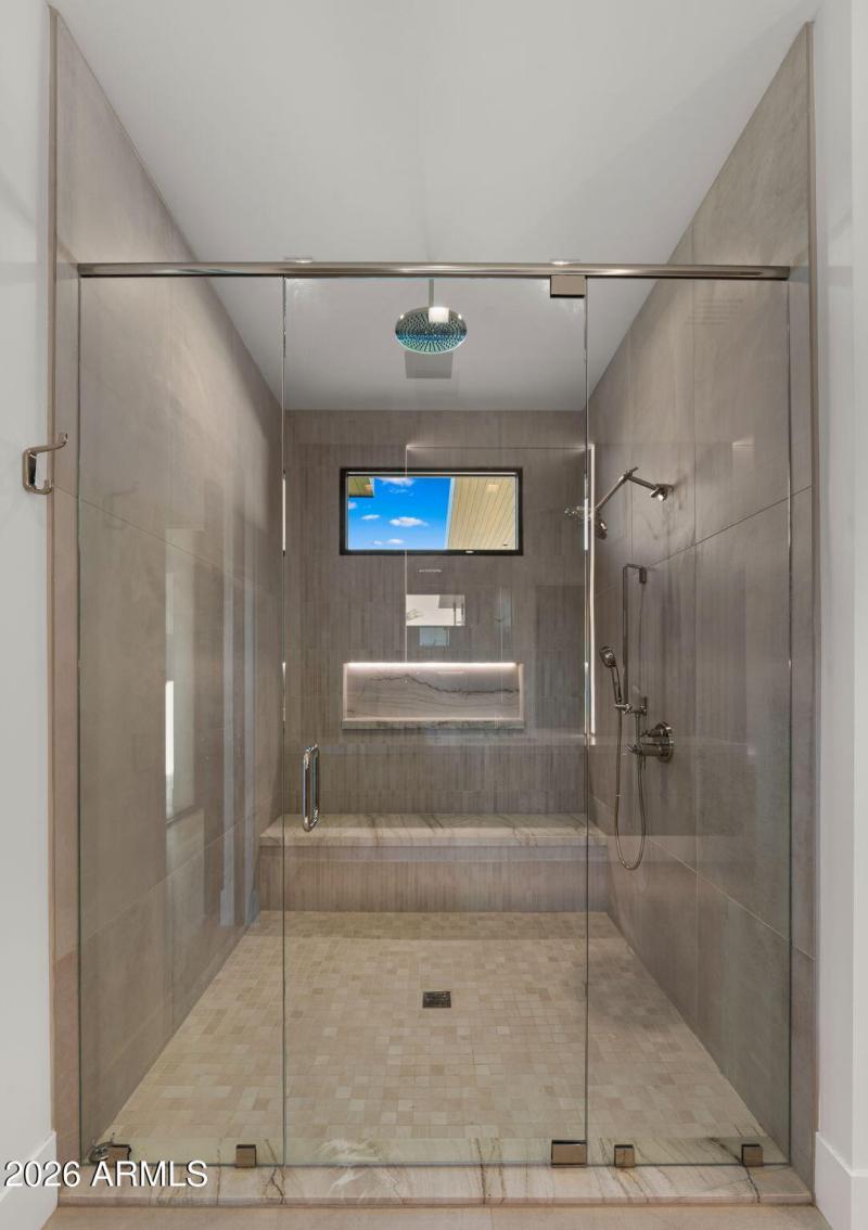 90-web-or-mls-Secondary Primary Suite5