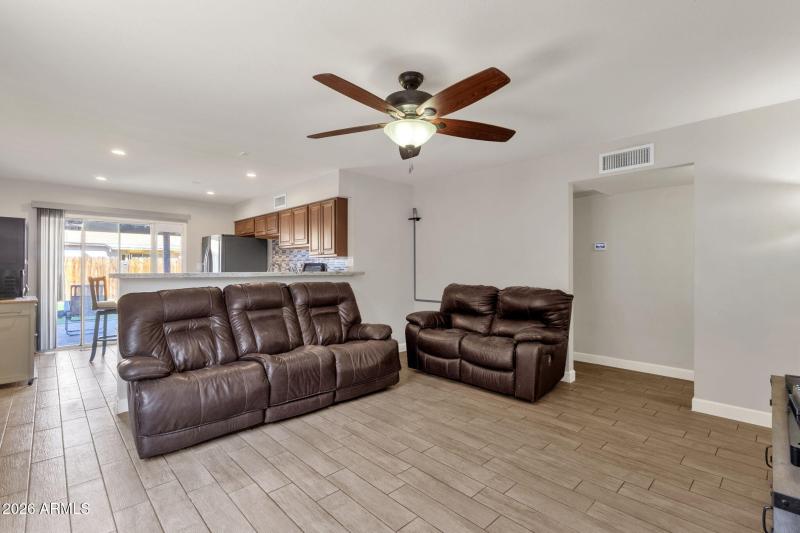 10-web-or-mls-1248-e-grove-cir