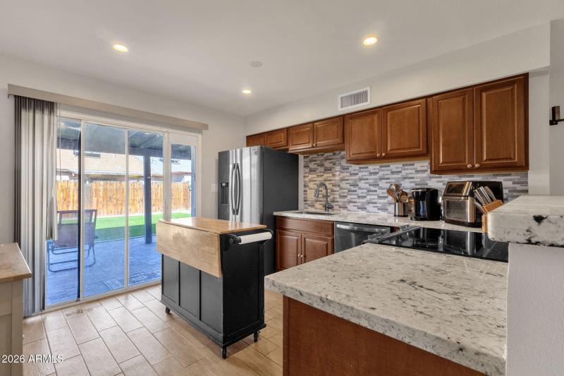 11-web-or-mls-1248-e-grove-cir