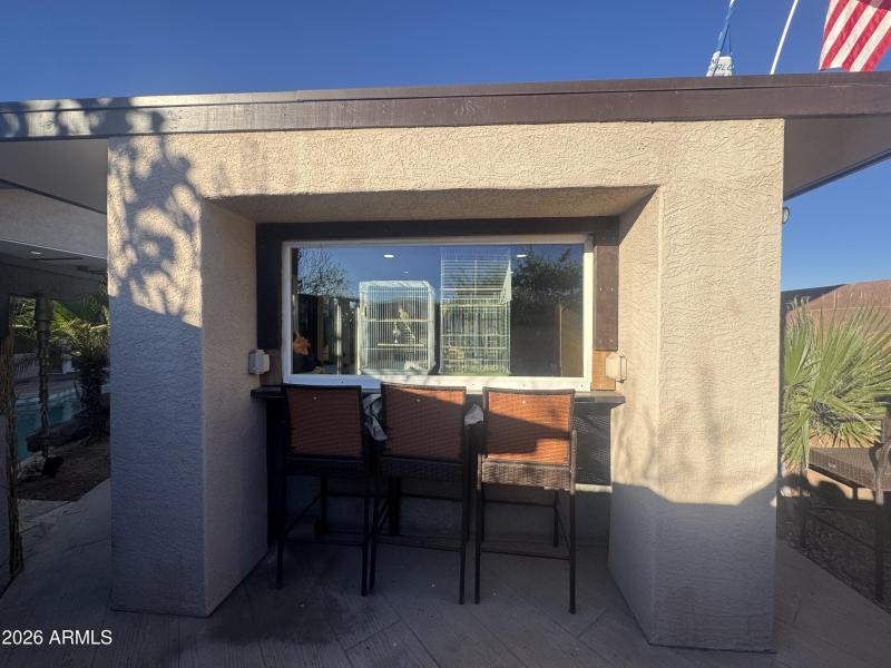 POOL HOUSE SITTING LOUNGE