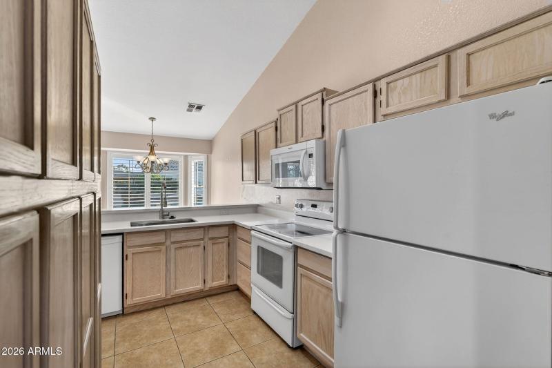 13-web-or-mls-09- E Artesian Way