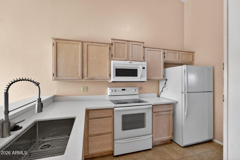 14-web-or-mls-10- E Artesian Way