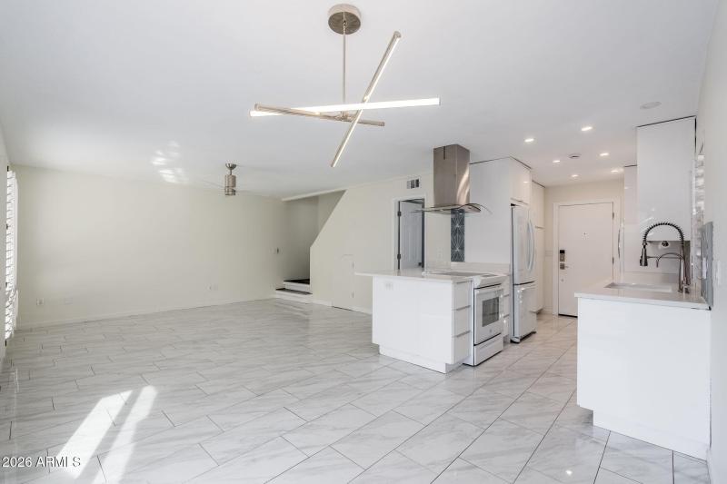 1811 E Hayward Ave UNIT 1 - 05