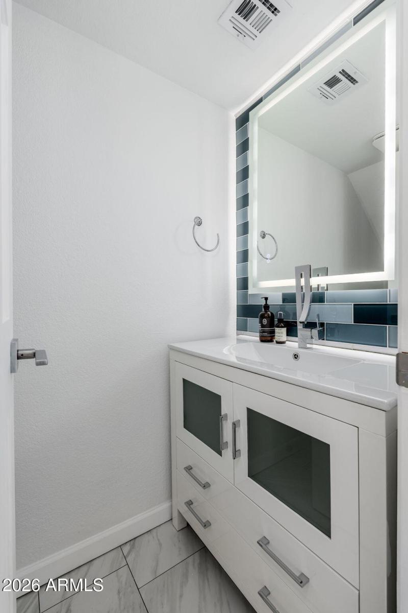 1811 E Hayward Ave UNIT 1 - 08