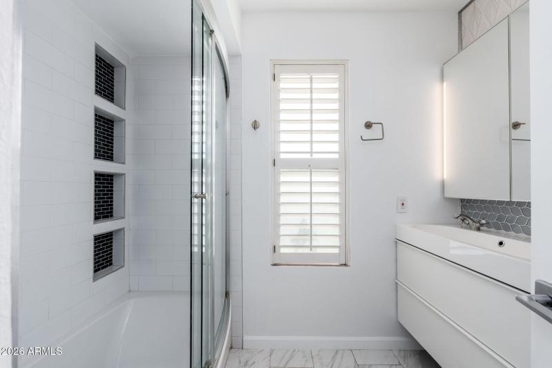 1811 E Hayward Ave UNIT 1 - 11