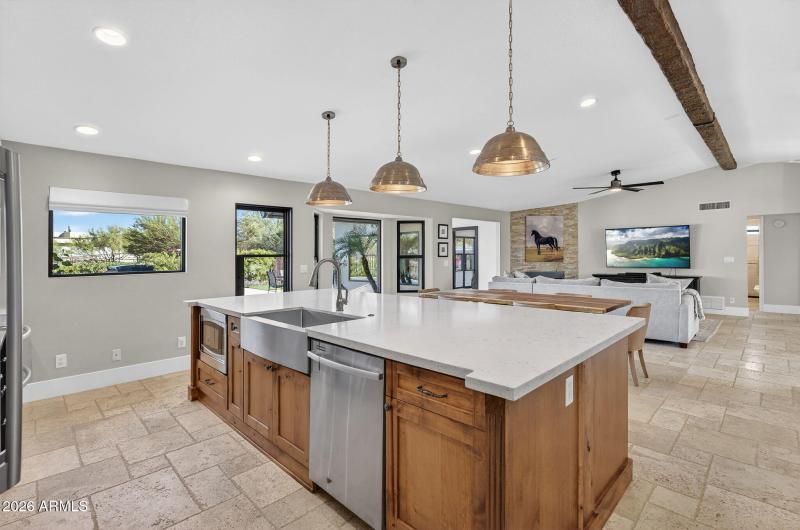 17-web-or-mls-43-E Dixileta Dr