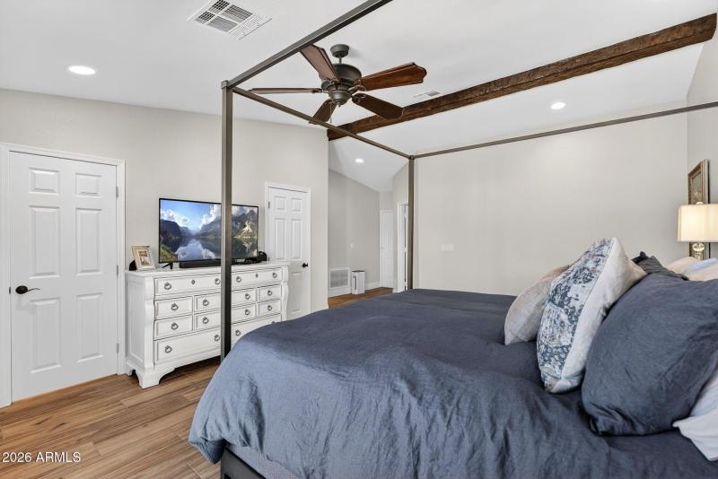 25-web-or-mls-48-E Dixileta Dr