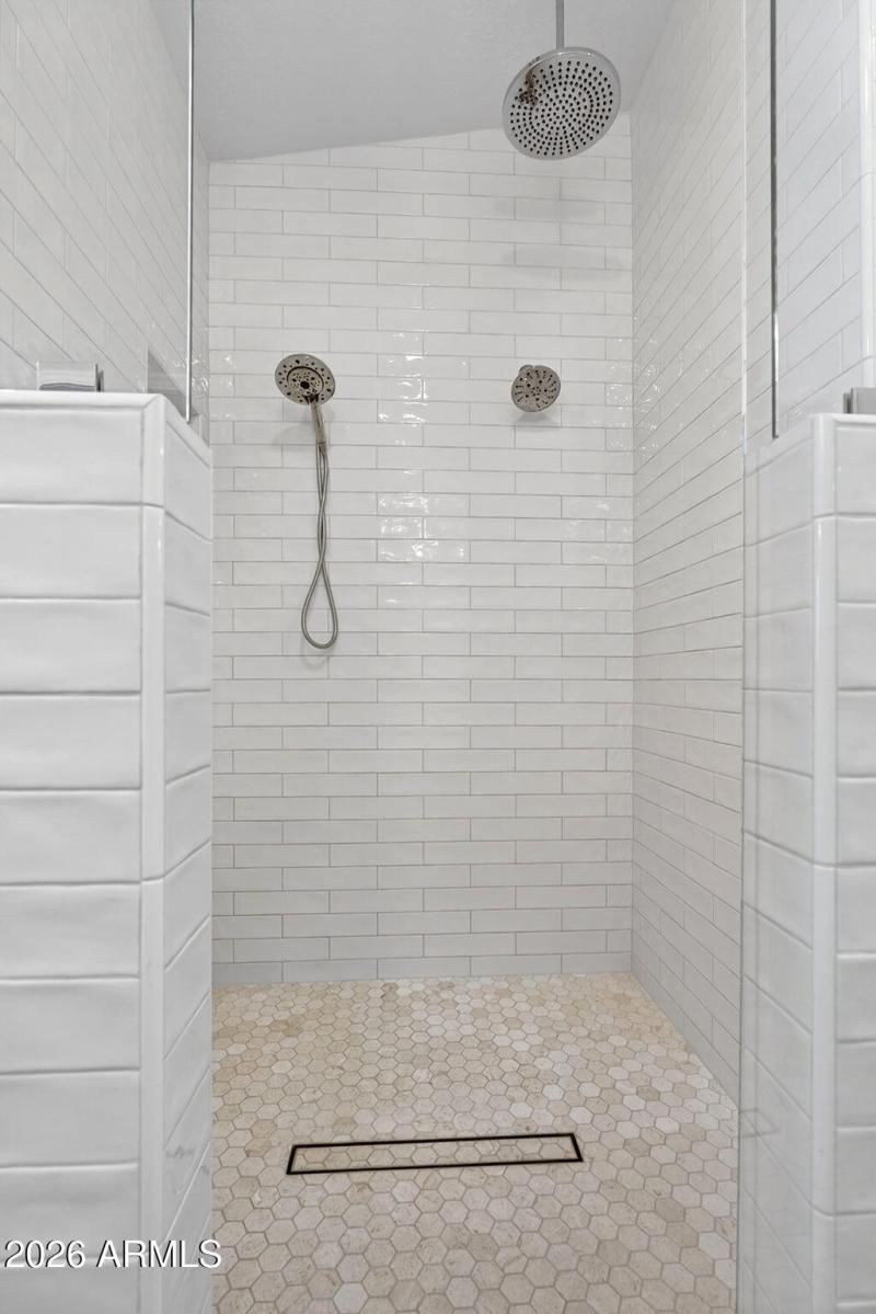 31-web-or-mls-55-E Dixileta Dr