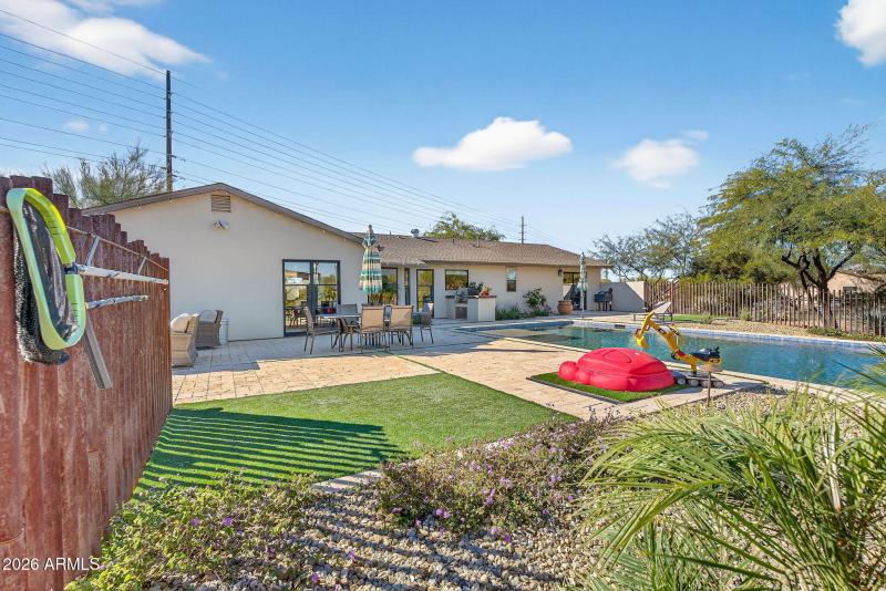 44-web-or-mls-73-E Dixileta Dr