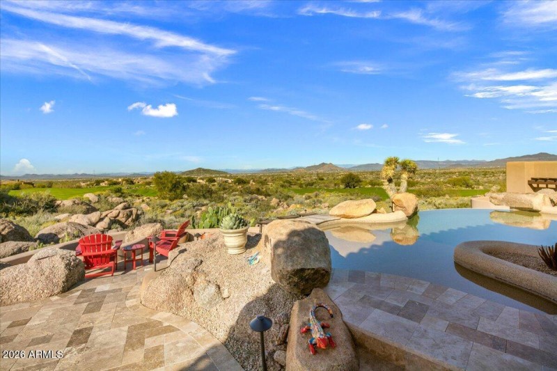 13-Poolside Views