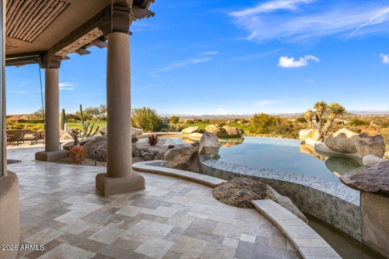 03-Back Yard Views