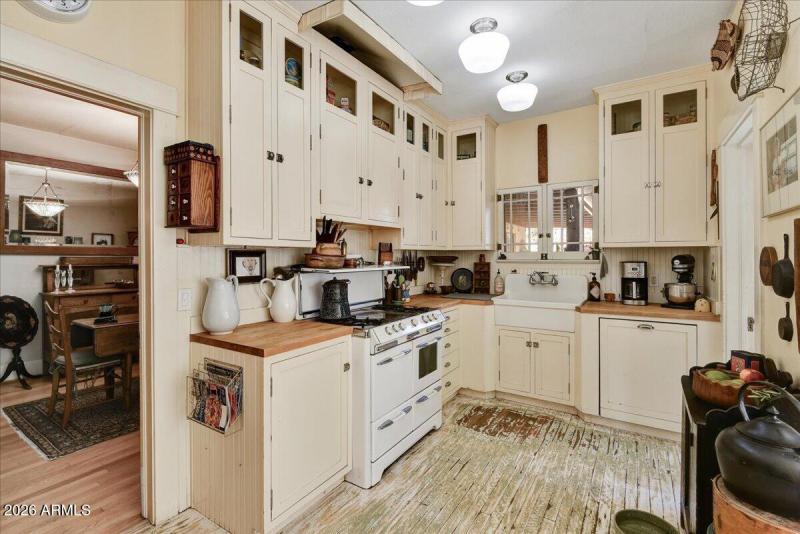 12-Kitchen