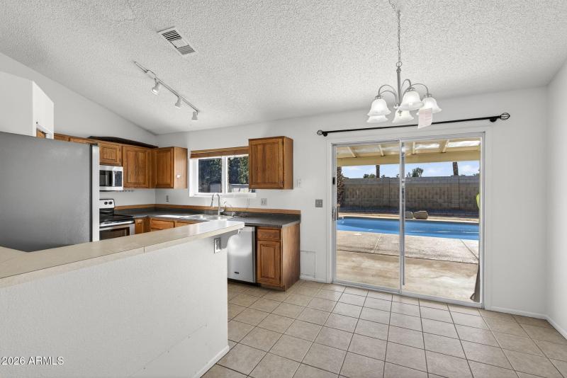 11-web-or-mls-18-E La Puente Ave