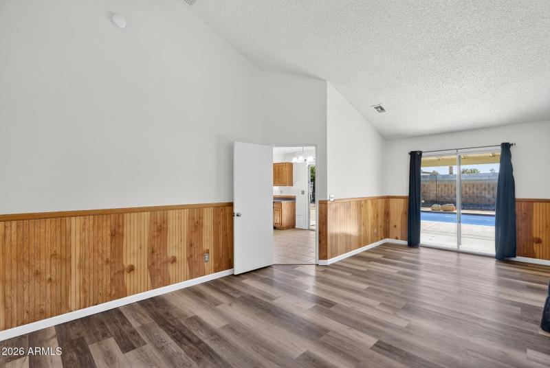 15-web-or-mls-07-E La Puente Ave