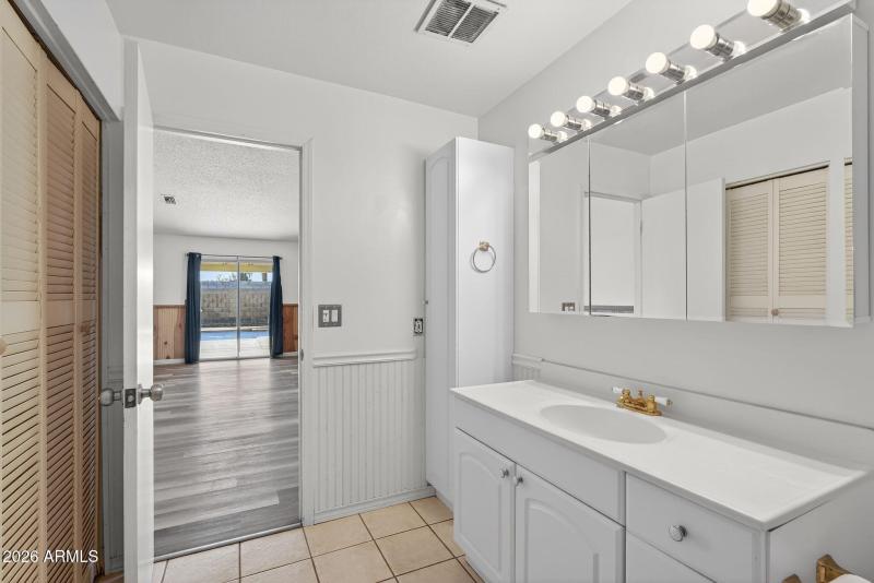 19-web-or-mls-09-E La Puente Ave