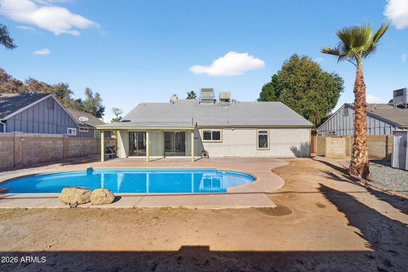 28-web-or-mls-23-E La Puente Ave