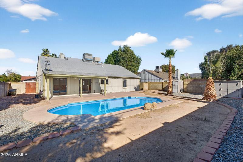 29-web-or-mls-24-E La Puente Ave