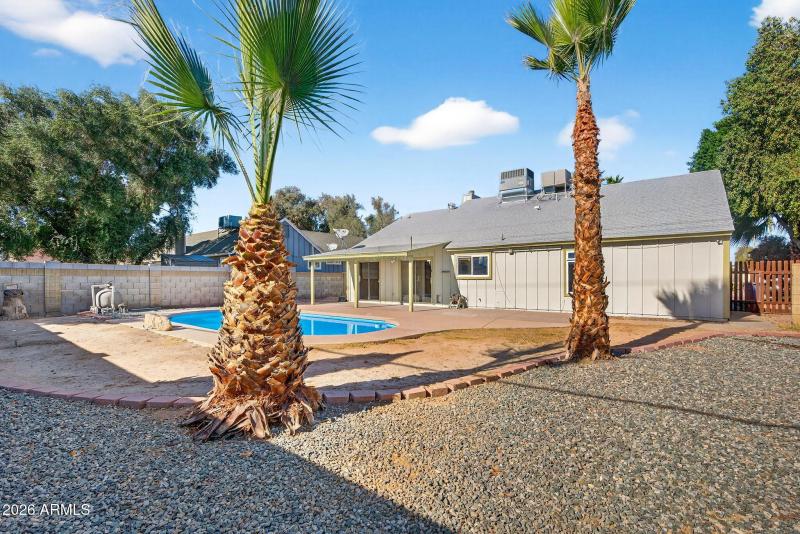 30-web-or-mls-22-E La Puente Ave