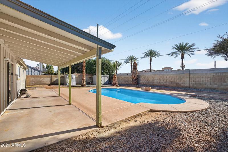 31-web-or-mls-25-E La Puente Ave