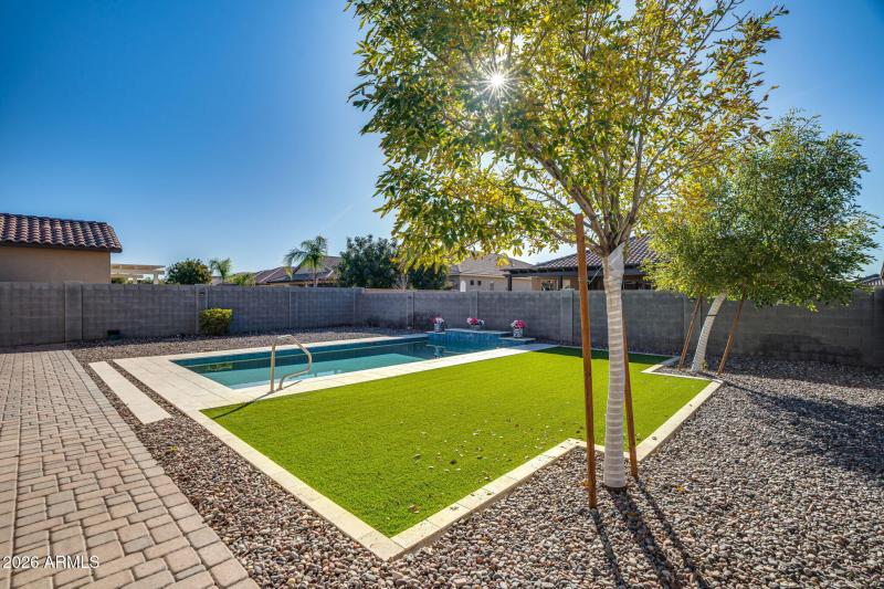 42-web-or-mls-Exterior-10