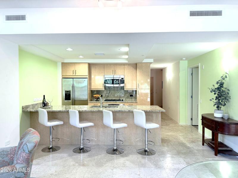 Aprx. 1095 Living Space