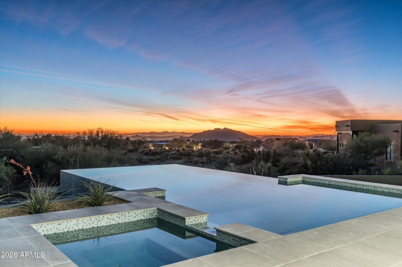 039_Twilight Pool Views