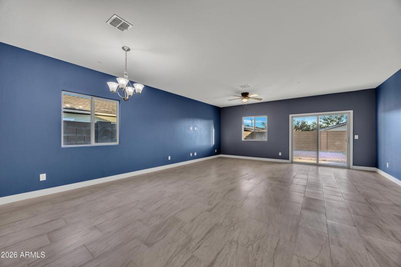 21139 W Hubbell St_6