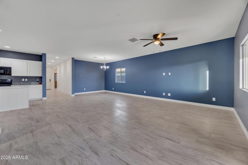 21139 W Hubbell St_7